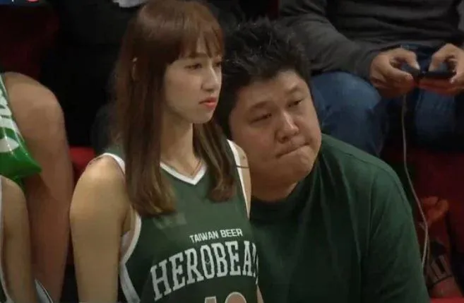 T1天母大亂鬥！「啦啦隊18號正妹」無奈臉成亮點　IG遭搜暴風漲粉