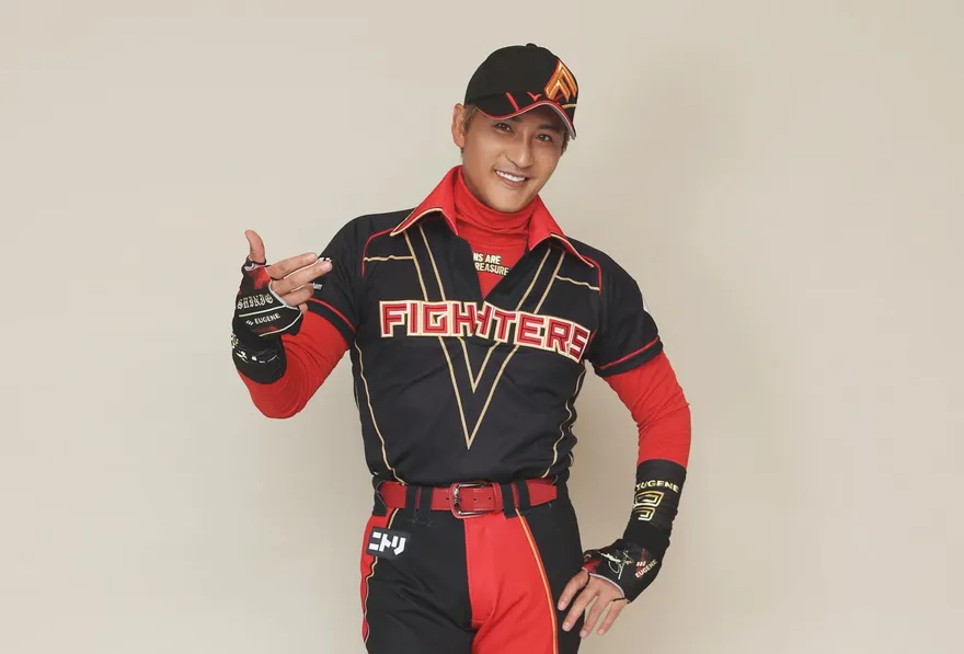 影/火腿帥一波！新庄設計高領新戰袍　王柏融要努力拚穿到