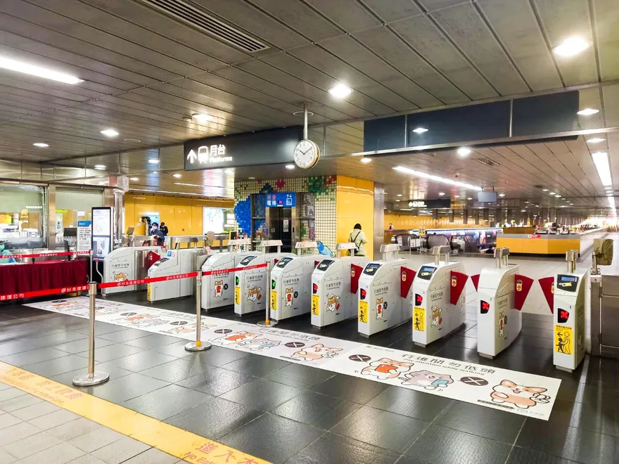 被指是「行李」要丈量！孩子坐嬰兒車搭捷運竟遭站務員攔下　北捷道歉了