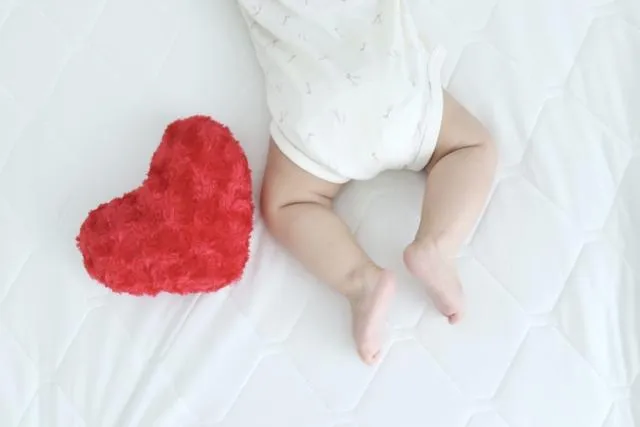 才剛做完排氣操　20天大嬰兒拉出「果凍血便」命危！按摩護理師下場慘了