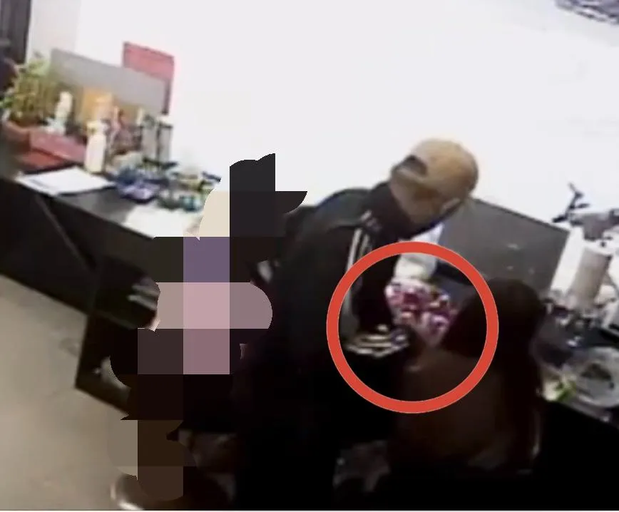 影/搞妳手機！新竹莽男闖女友檳榔攤摔機又搶包包　她氣到報警…這下慘了