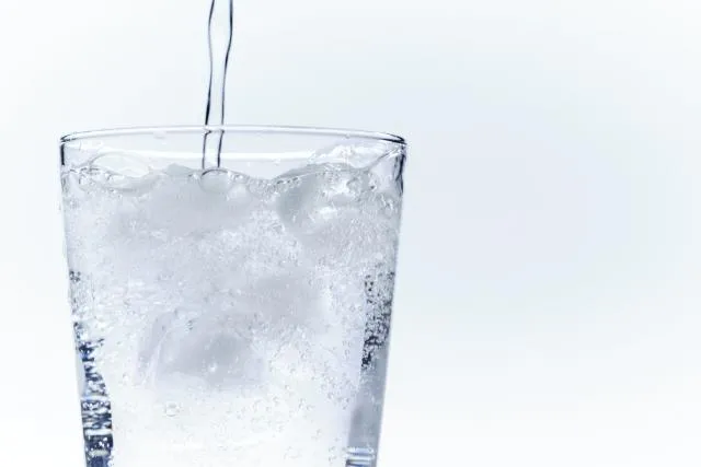 不愛喝水小心惹出一身病！營養師大推「7種飲料」替代 吃鴨血、寒天凍也能補到