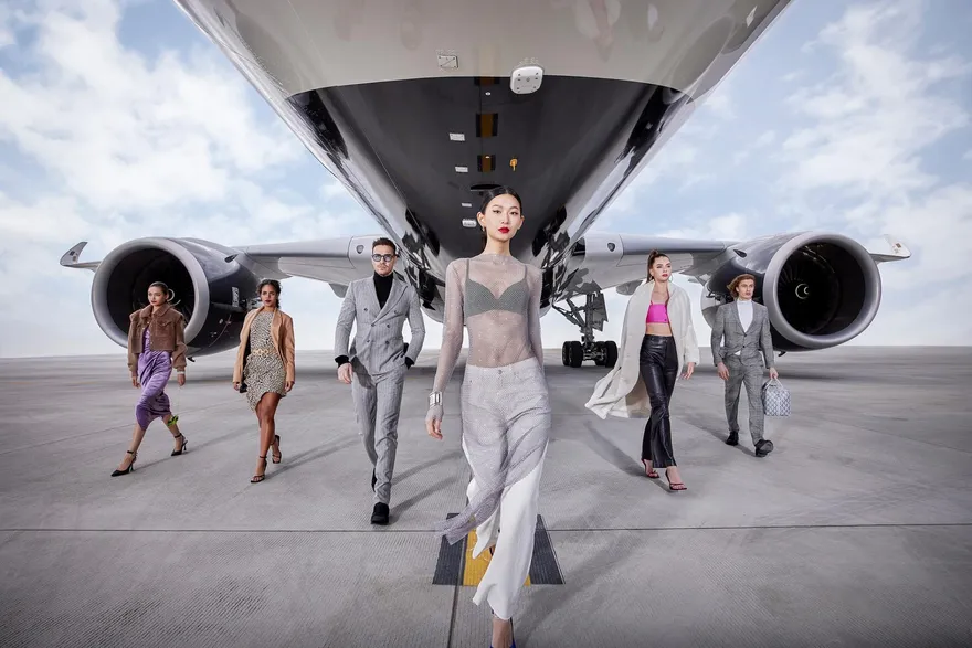 星宇「C位辣模」穿透視裝拍宣傳照！遭起底是殯葬王國千金　超狂背景全曝光