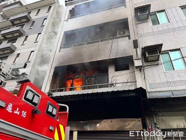 快訊/桃園透天民宅火災！消防車救出3人　15歲少年命亡