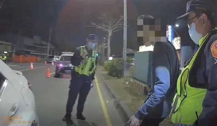 車內還挖洞藏毒！酒店經紀拚228連假載小姐趕場　竟吞「一日喪命散」提神