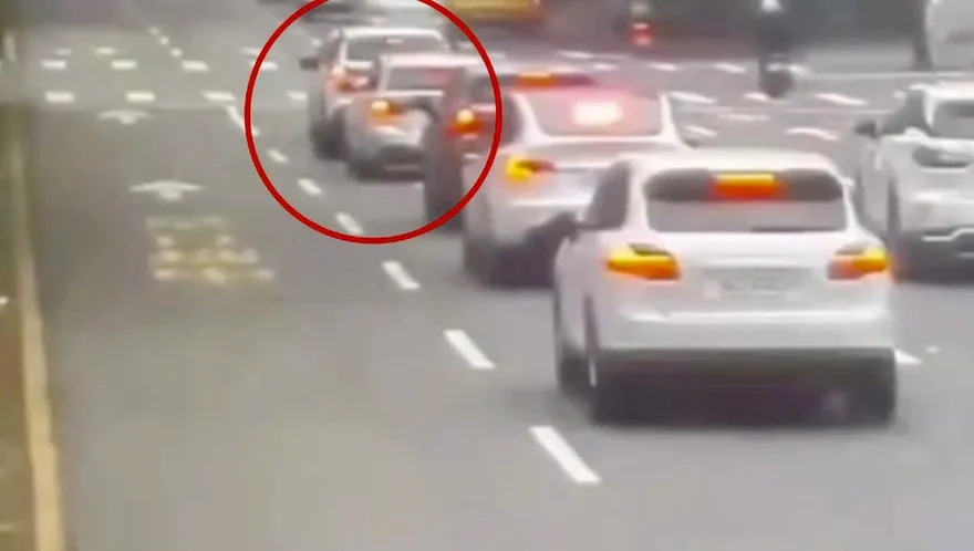 影/透中午酒駕車停快車道睡翻　警員叫醒他酒測值這麼高