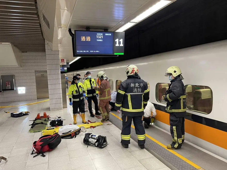 快訊/高鐵板橋站驚傳「有人落軌」！駕駛急煞　旅客頭部撕裂傷列車停駛