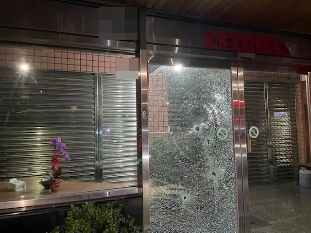 影/十大槍擊要犯「瘋琴」公司遭開5槍！疑不滿這件事…男子持長槍投案