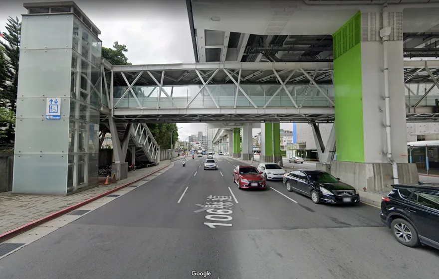 快訊/新北驚傳男子墜落捷運陸橋！　頭破血流命危搶救中