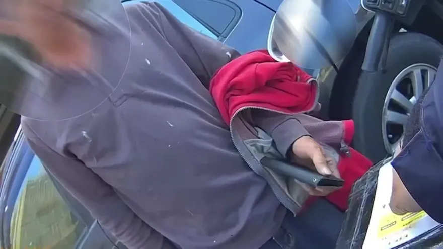 影/這位女阿sir猛猛der！單槍匹馬輕鬆逮酒駕男　柔道金牌的她還是雙寶辣媽