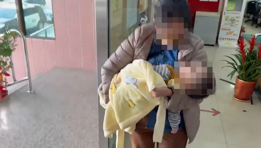 影/媽祖囝仔！男嬰「藥後喪失活動力」她衝警局求助　警車送醫救回一命