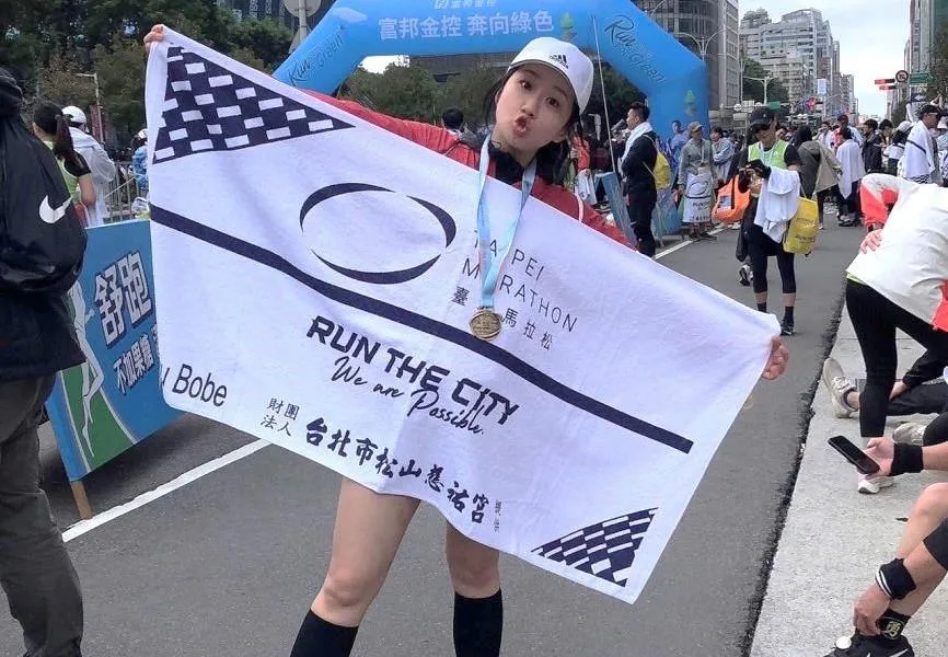 28歲得肺癌超崩潰！標靶治療1年康復　名醫伴病患完成驚人心願