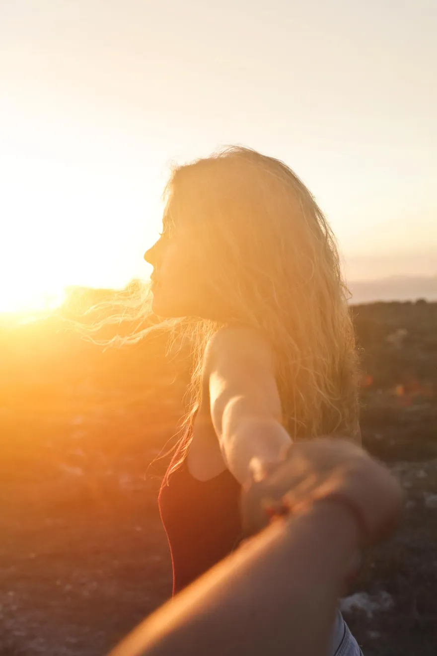 曬太陽就能補充維生素D？醫生揭只有「關鍵時段」才有用