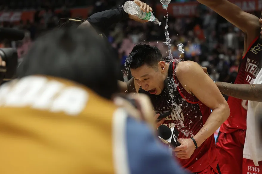 林來瘋人氣旺！有他出賽就滿場　林書豪甜喊：被寵壞了