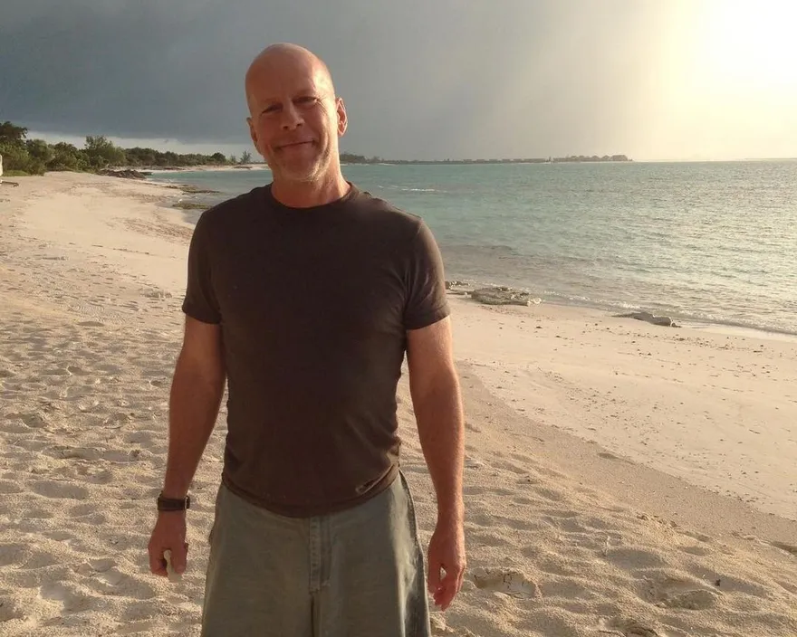 布魯斯威利患失智「遭狗仔大聲喊叫」！妻哽咽「要有同理心」：請克制行為