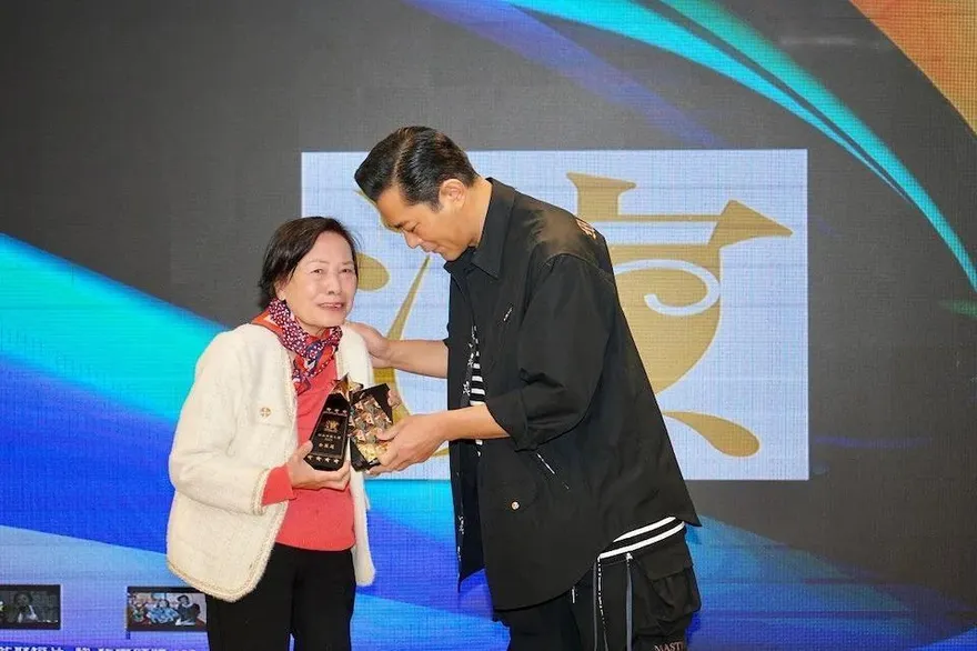 曾與周星馳有精彩對手戲！遭醫宣布「只能再活數月」　85歲女星「花11萬打標靶藥」病況曝