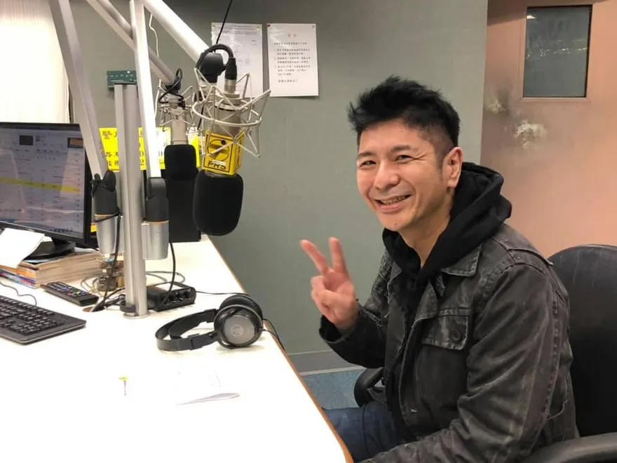 金曲歌王荒山亮遭爆「硬上45歲單親媽」喊：會小力一點！經紀人回應了
