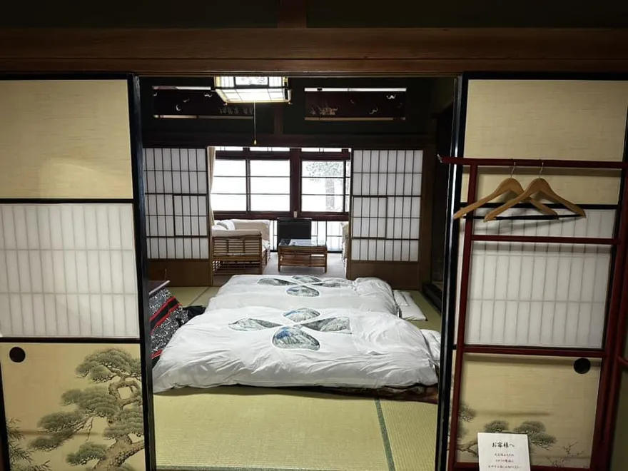 國旅2晚6.9萬！他揭殘酷事實「超越日本5天4夜」還找錢　網酸：窮人才出國