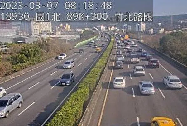 快訊/國1北向87.4K追撞車禍！現場「紫爆」回堵5公里