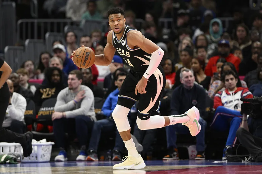 影/裡子面子全沒啦！「自投自搶」籃板遭取消　字母哥「偷」來的大三元掰掰