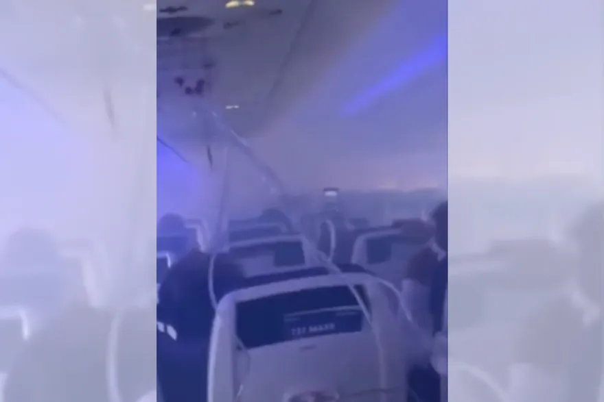 影/高空驚魂！西南航空引擎故障機艙濃煙密佈　乘客驚慌尖叫