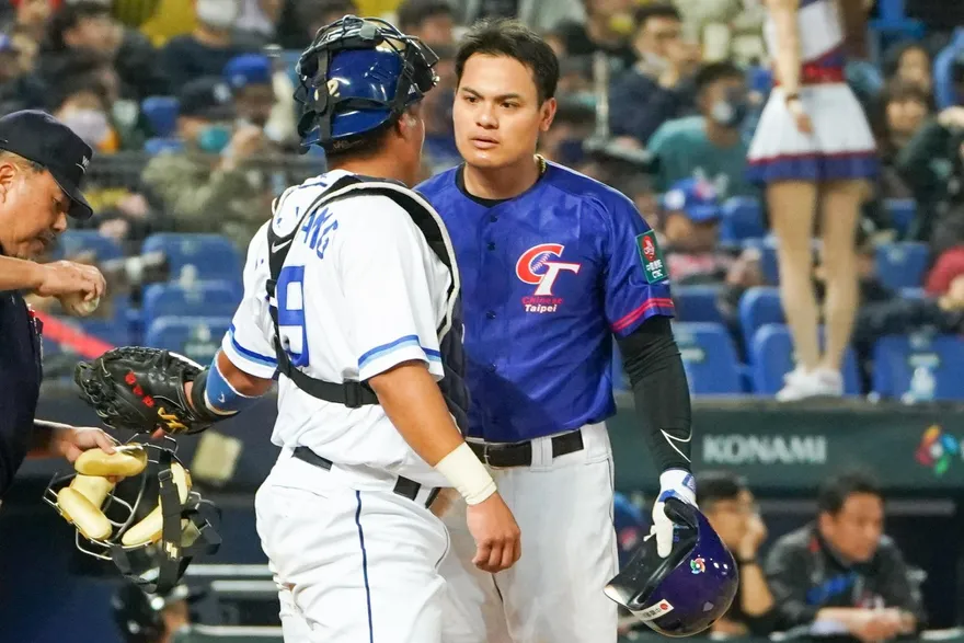 WBC棒球經典賽/摔冒氣瞪張進德？　張育成笑了：我打不贏哥哥