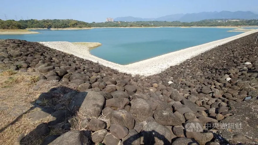 仁義潭水庫「黑、白分層」見底　水公司急調支援稱：5月底前嘉義用水無虞