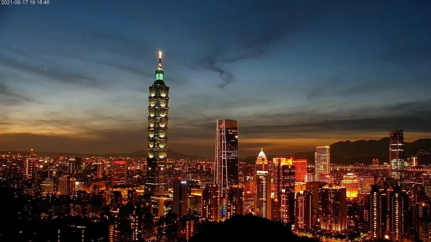 「全球頭號毒梟」騎Youbike、伴火辣女大生！極樂台灣long stay　檢警驚呆