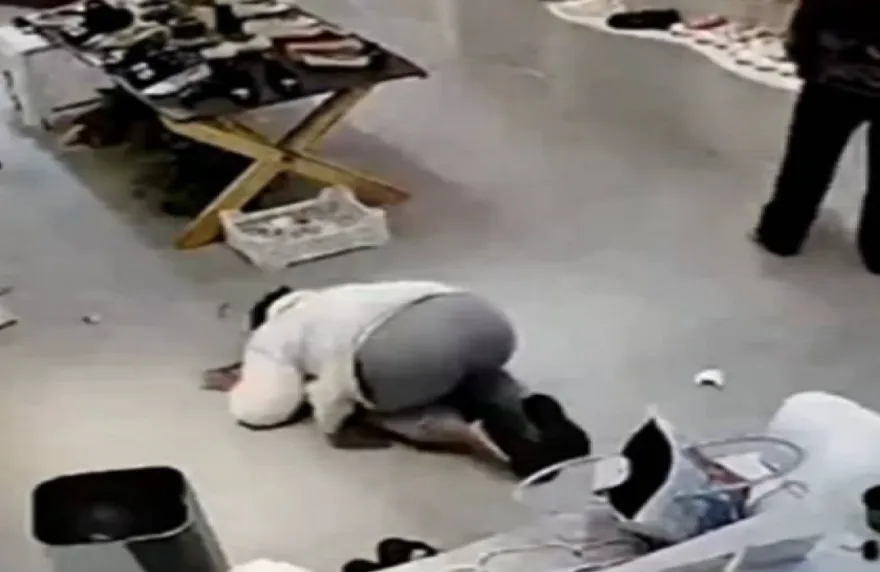 父母不同意買900元鞋子　28歲妹子痛哭「下跪磕頭」真相大逆轉