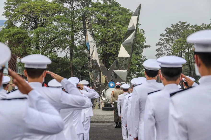 連邱國正也敢騙！海軍丟失「45手槍」竟買假槍魚目混珠　媒體踢爆才曝光