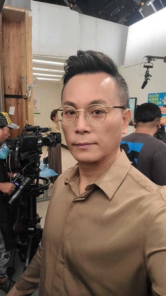 本土劇男星驚傳「車禍」！驚悚擦撞「保險桿撞斷」畫面曝光…急報警：一定負全責