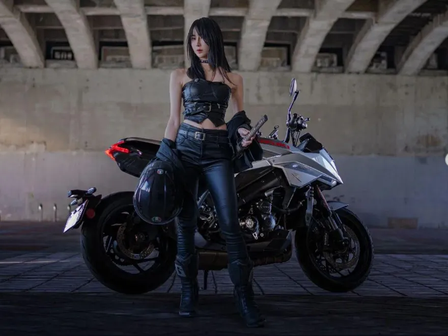 重機女神北宜公路「險遭擊落」！「山羌」定格　她這暖舉被讚翻