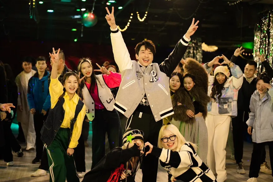 突破情歌王子框架！張棟樑轉型「唱跳歌手」慘變溜冰肢障　自嘲：像跳健康操