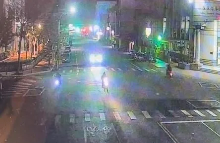 把波麗士當空氣？台南5屁孩警局前按喇叭、飆車迴轉　下場曝光