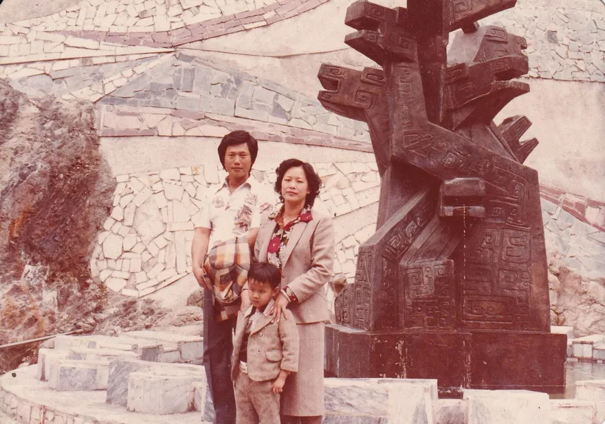 蕭煌奇送父最後一程！告別式淚崩到「沒力氣說話」…特作追思影片