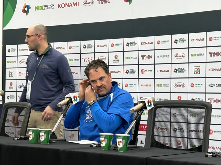 WBC棒球經典賽/義教頭喊「用紙杯喝咖啡是褻瀆」！PTT網狂笑：請你吃鳳梨披薩