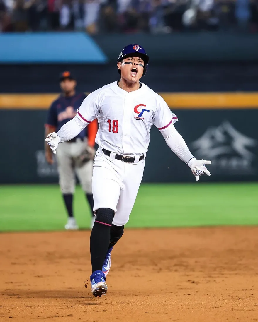 WBC棒球經典賽/張育成驚天滿貫砲被封「國防部長」　軍聞社說話了