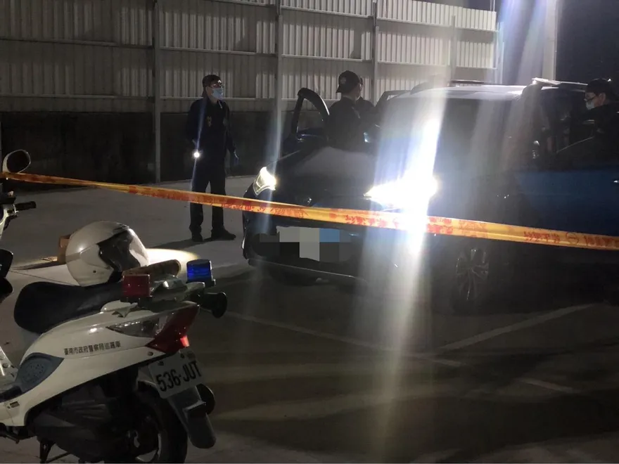 快訊/台南某停車場驚傳槍響！疑似男子「車內自戕」左前額中彈
