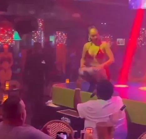 現任秒變前任！求婚脫衣舞孃遭拒...神劇情讓他意外抱得美人歸　網笑噴：好喜歡這結局
