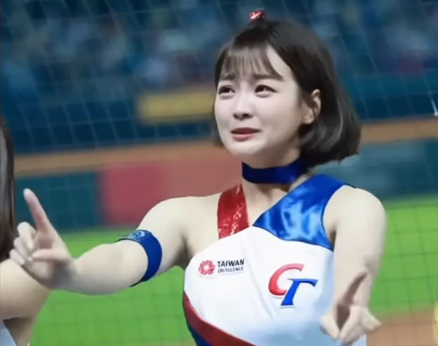 WBC棒球經典賽/場上嬌點！「經典女孩」為中華隊逆轉勝動容