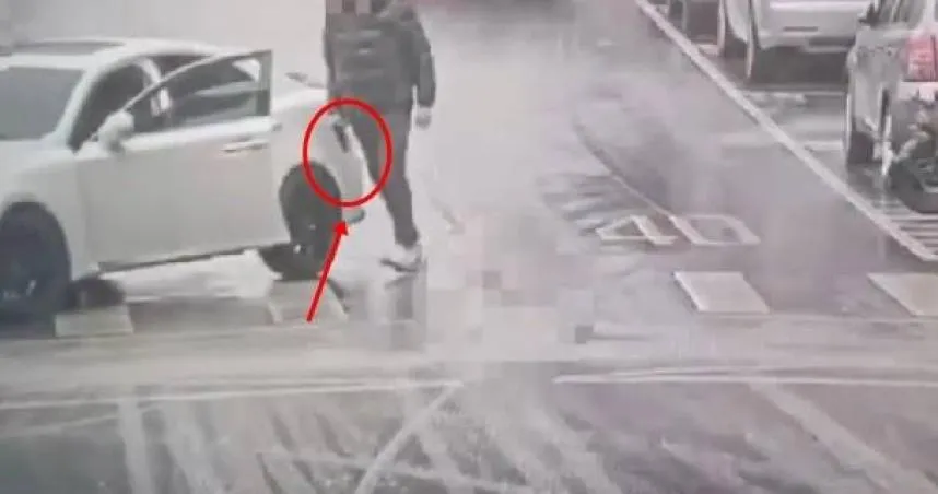 只因不滿拾荒老翁騎太慢！他竟持槍怒K老翁頭部　警循線逮捕到案