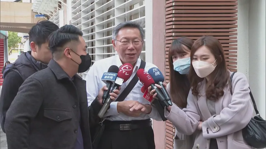 如何左右藍綠2024戰局？柯文哲「烙英文」：吃瓜群眾看下去