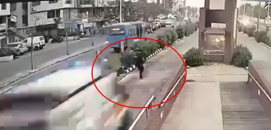影/驚悚畫面曝光！21歲醫科學生遭救護車高速撞擊　當場噴飛路旁身亡