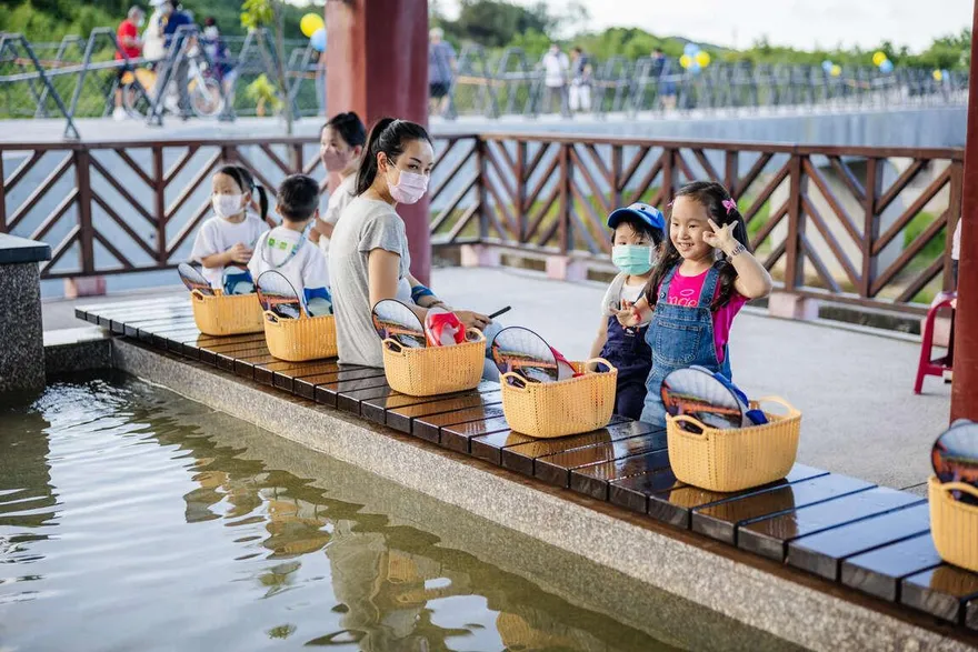微涼春日暖身心！騎單車賞海景　萬里「大鵬足湯公園」消除疲勞免費泡