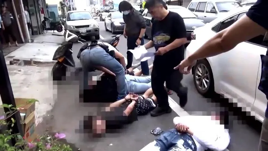 影/幫朋友出頭對商行轟4槍！借槍的人也遭殃　2嫌被裁定收押