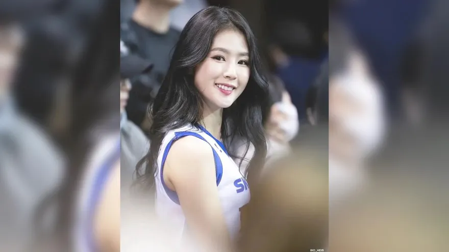 球員忍不住偷看！韓版林襄「場邊火辣應援」畫面曝　IG帳號被神到了