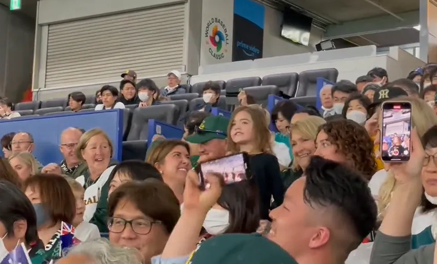 WBC棒球經典賽/澳洲迷你應援！3歲女童甜喊「Let's go Daddy」　可愛模樣萌翻日本