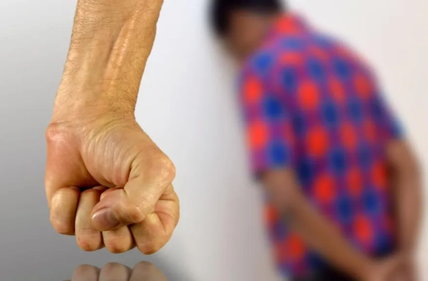 暴力討債還囂張PO網！男遭囚禁汽旅毆打影片曝光　警比對房型逮4嫌