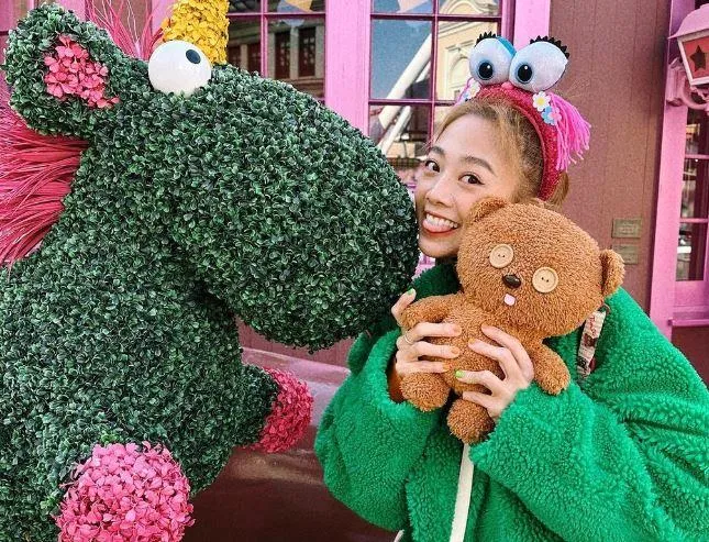 開直播洗澡破千人觀看！鬼鬼「對鏡頭脫衣」　粉絲見磁磚反光全嚇壞