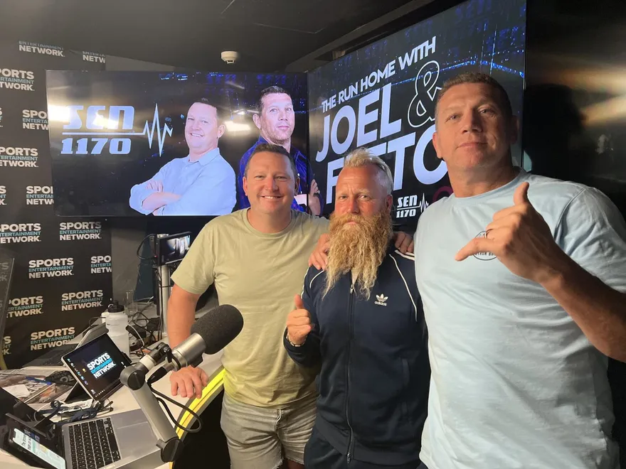 澳洲男子為公益募款挑戰衝浪40小時　打破世界紀錄激動落淚